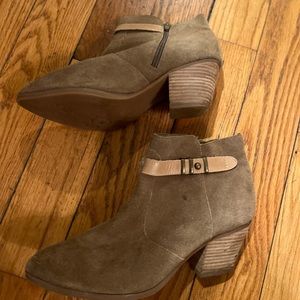 Womens Seychelle booties Size 8.5. Fit is true to size